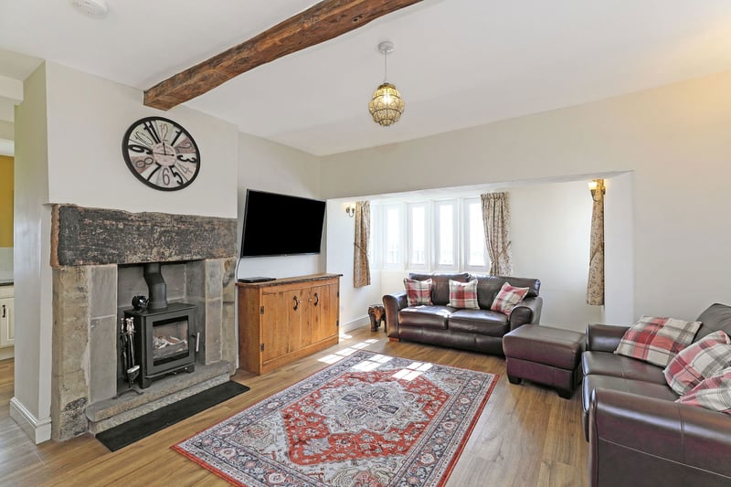 3-bedroom detached at Toll Bar Cottage, Owler Bar, S17 - Photo 4 of 34