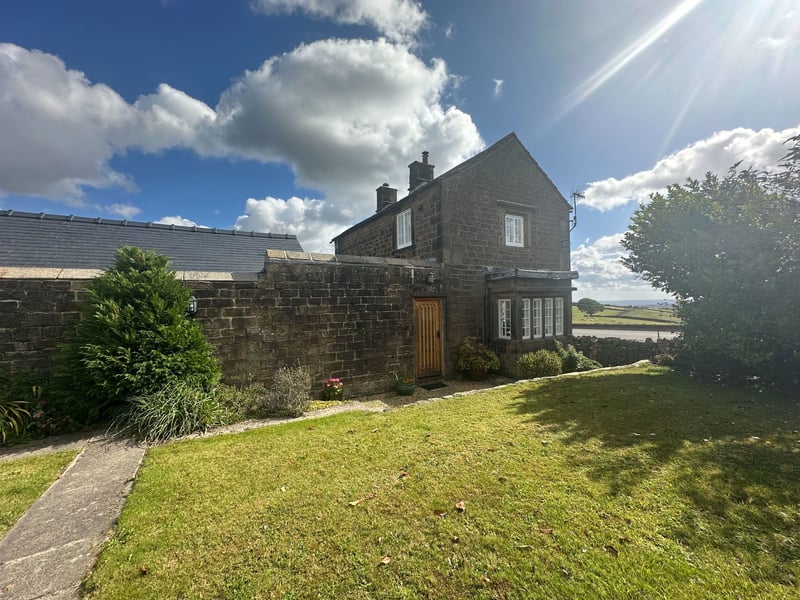 3-bedroom detached at Toll Bar Cottage, Owler Bar, S17 - Photo 1 of 34