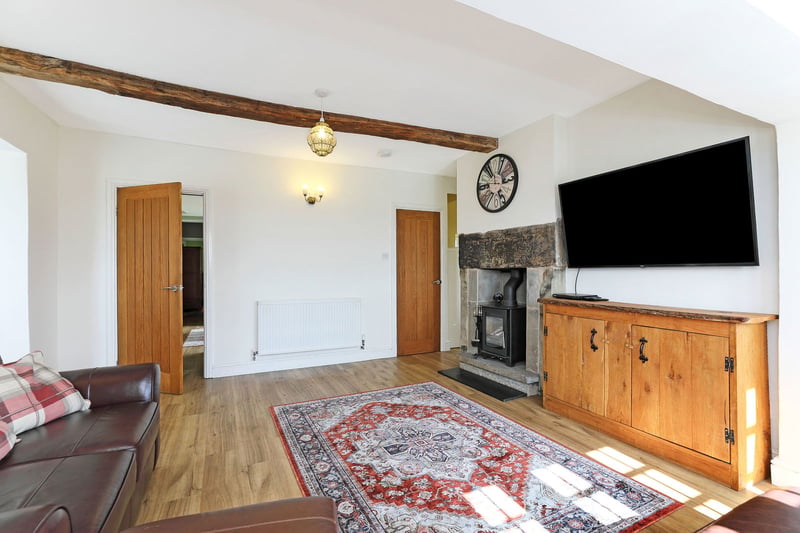 3-bedroom detached at Toll Bar Cottage, Owler Bar, S17 - Photo 5 of 34
